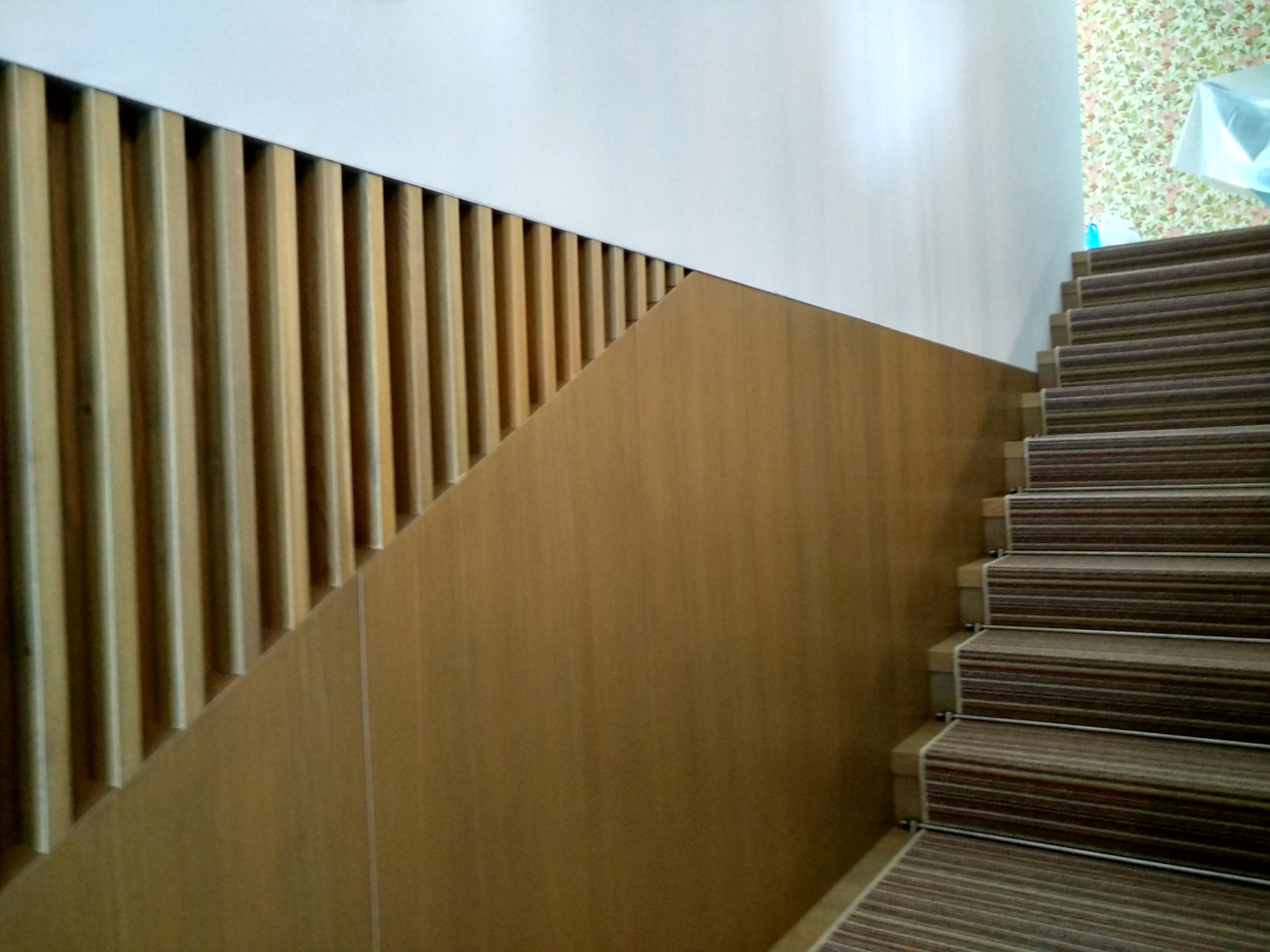 Лестница из массива лиственницы