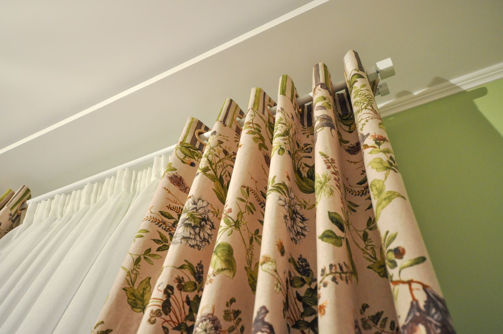 Кухня-столовая в загародном доме