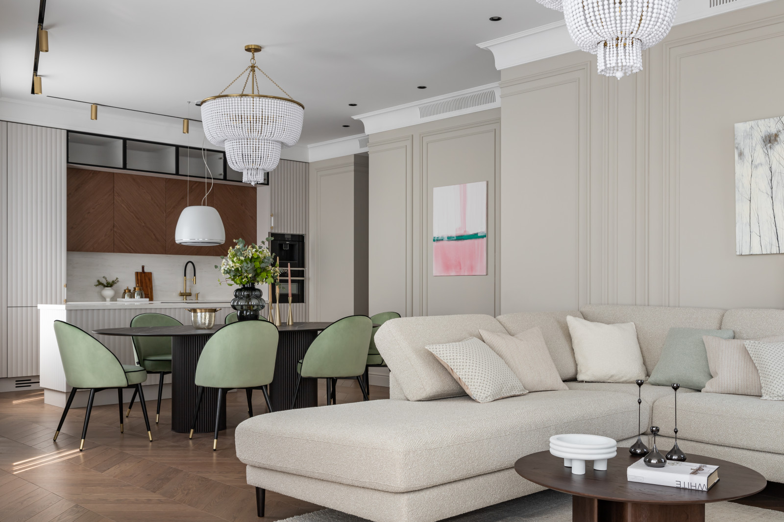 Просторная квартира в светлых оттенках