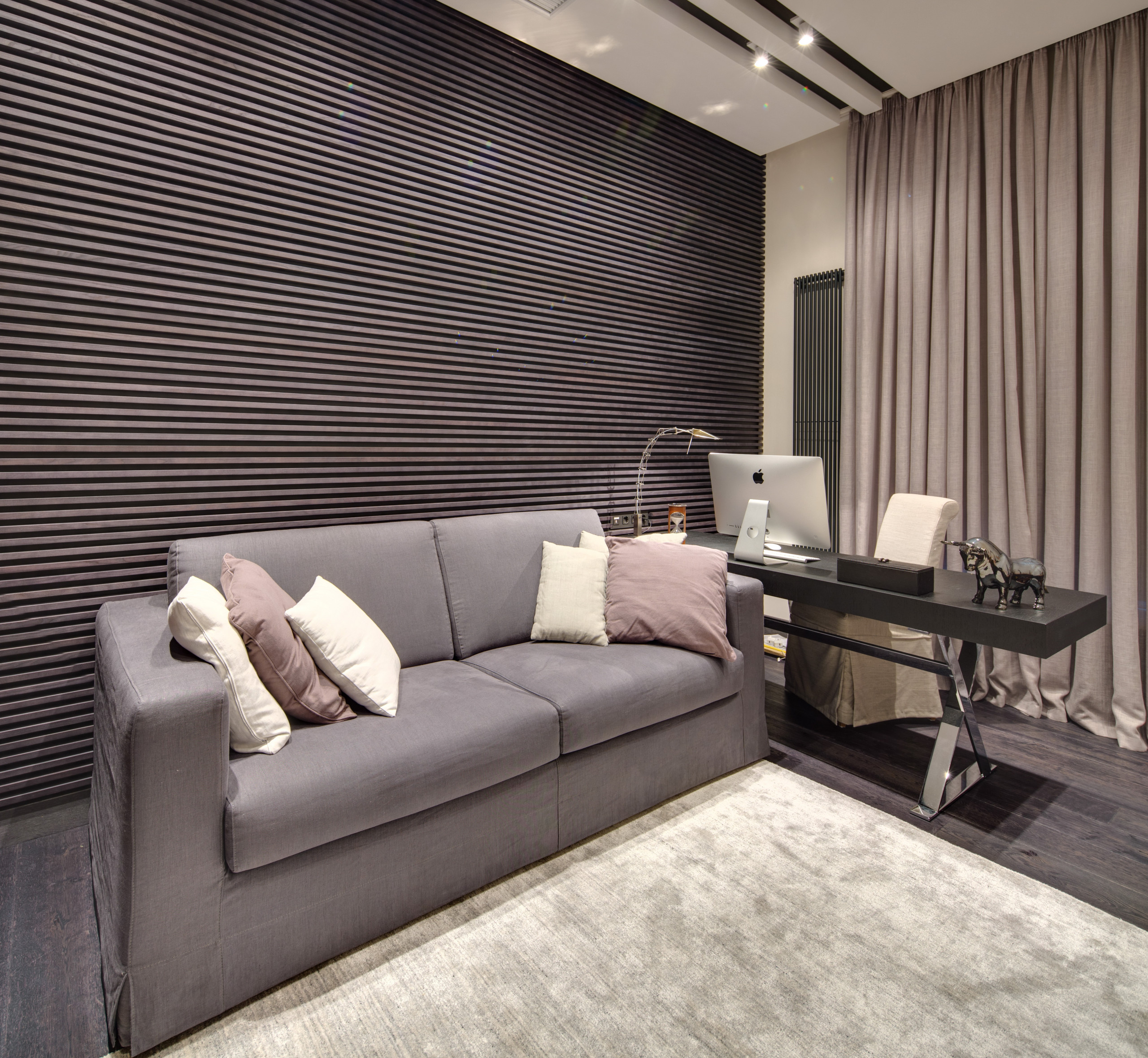 Houzz Украина: Дом с гардеробной под крышей для молодой семьи