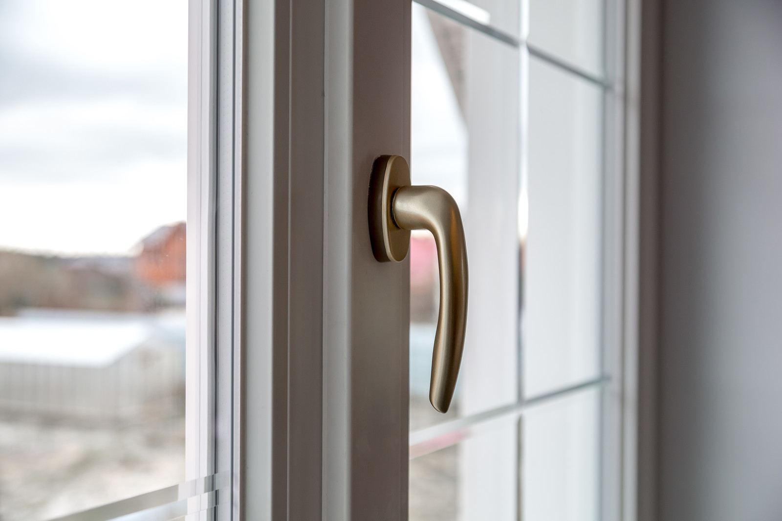 Алмазная грань в окнах загородного дома