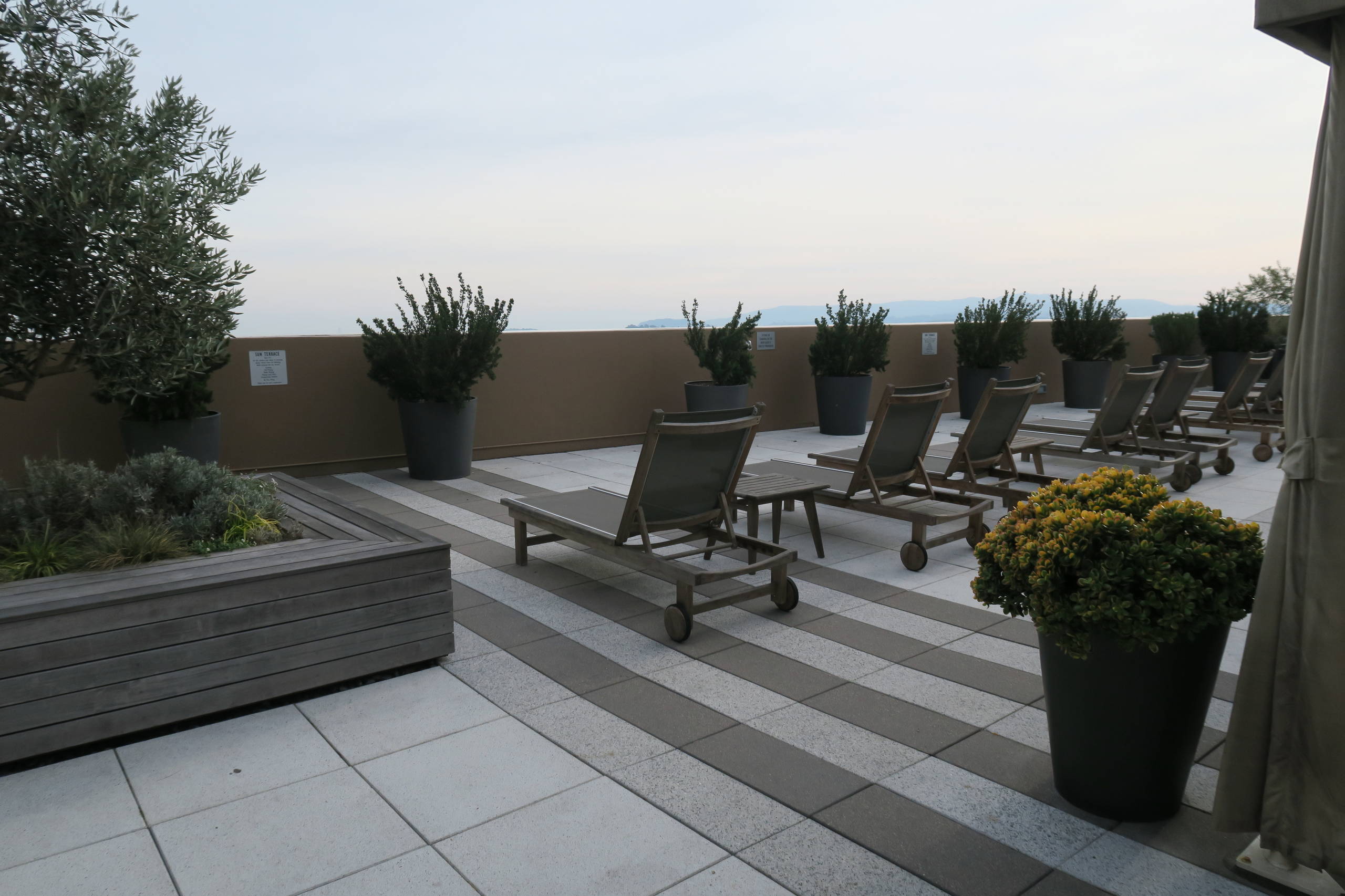 Личный опыт: Небоскреб в США, из которого нет нужды выходить