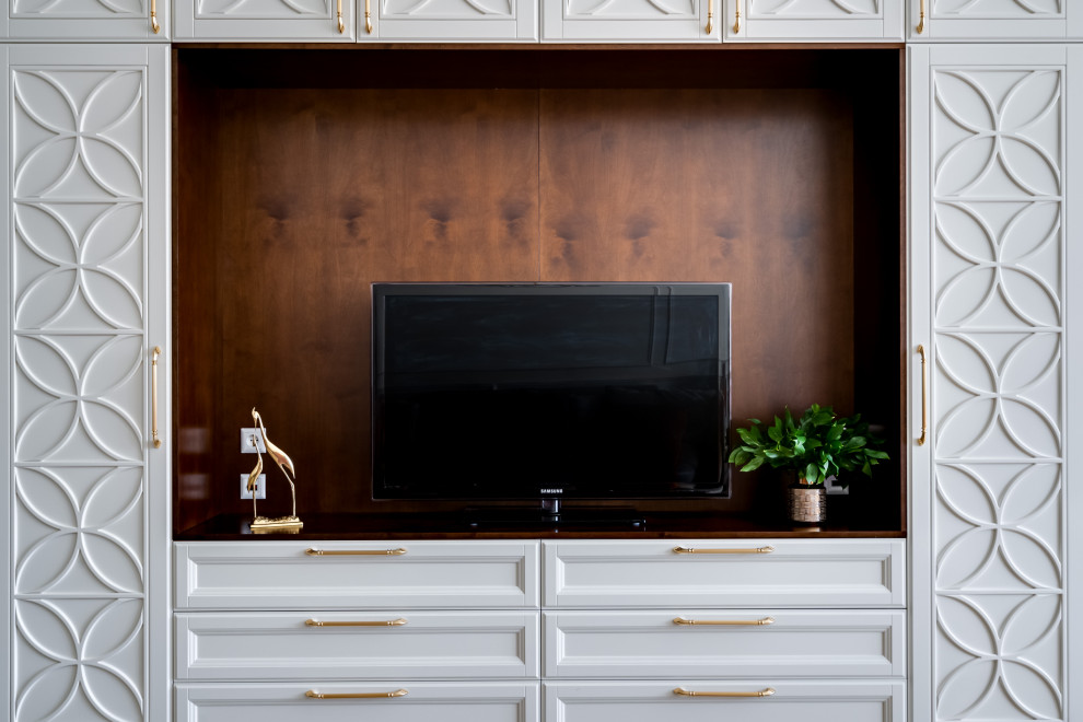 Просторная гостинная с функциональной мебелью