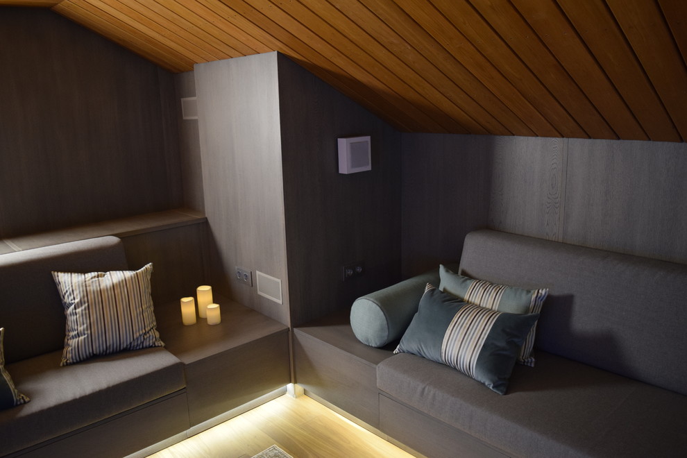 Домашний кинотеатр в мансарде