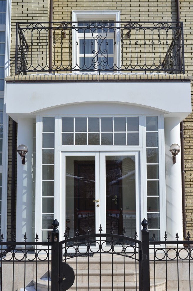 Деревянные входные двери