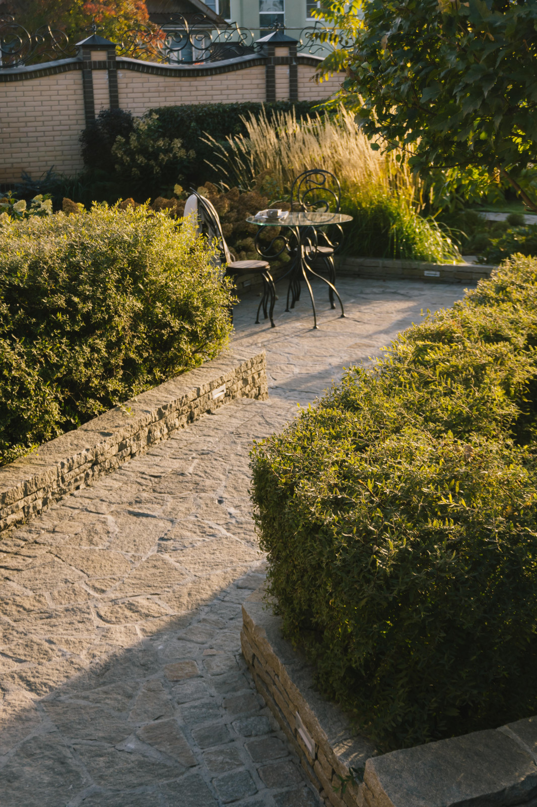 Сад с подпорными стенами