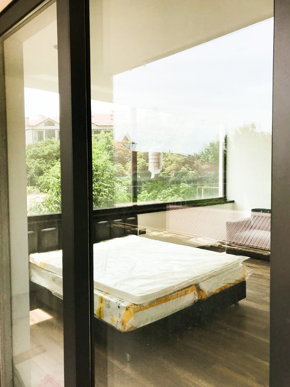 Подоконники и балконные перила из гранита Black Galaxy