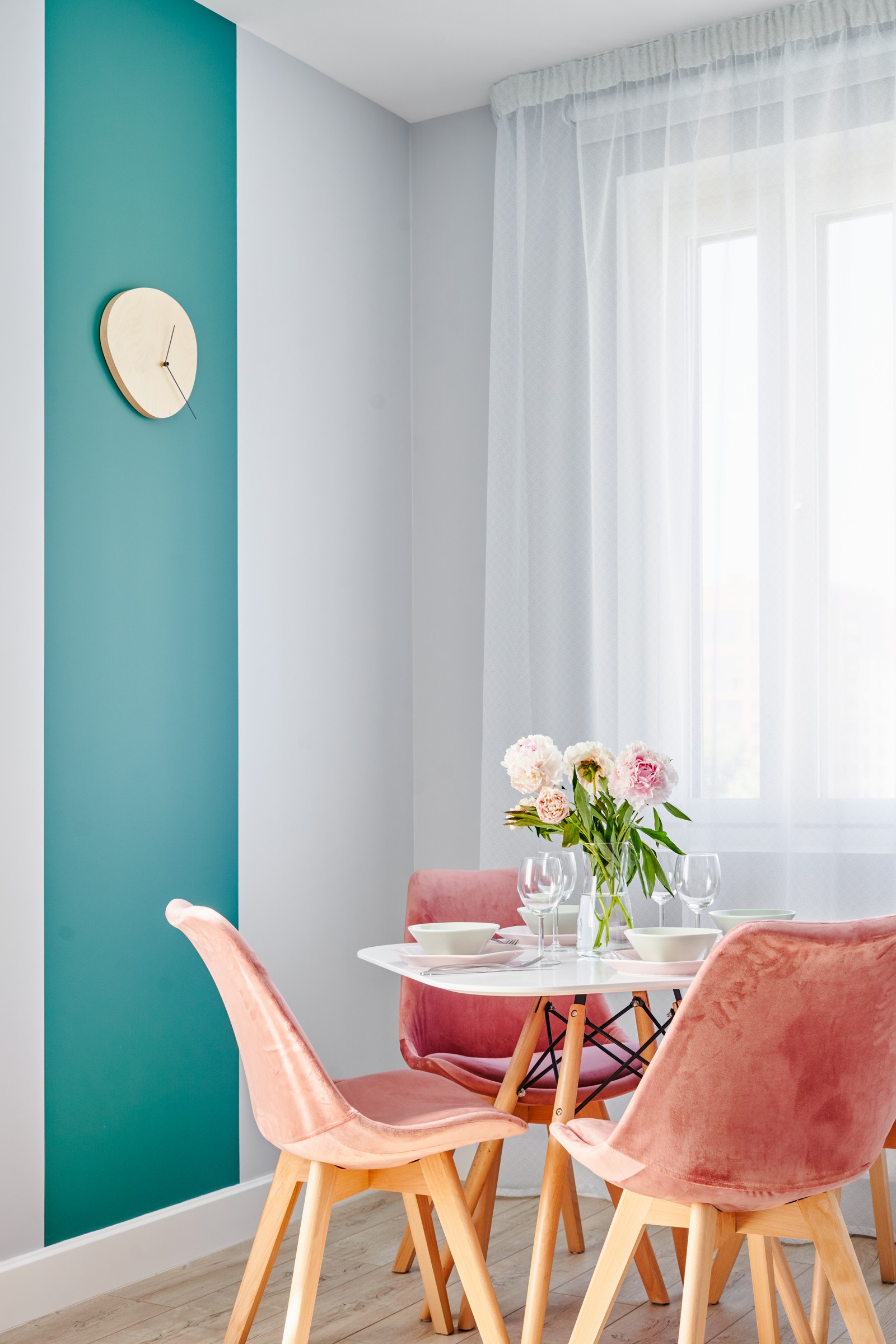 На берегу лесного ручья