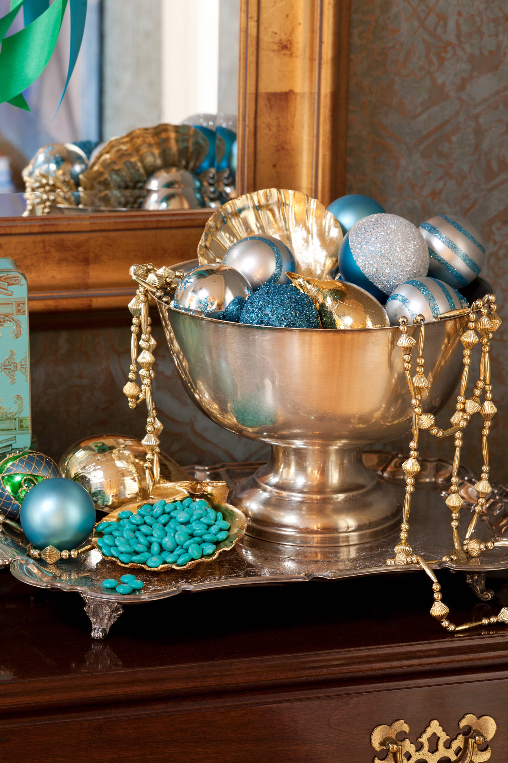 Хороший вопрос: Как хранить елочные игрушки и гирлянды