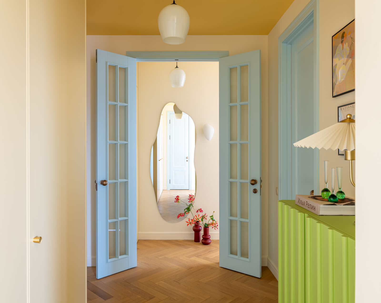 Обложка проекта: Нина Ценных: квартира в Москве с позитивным настроением.