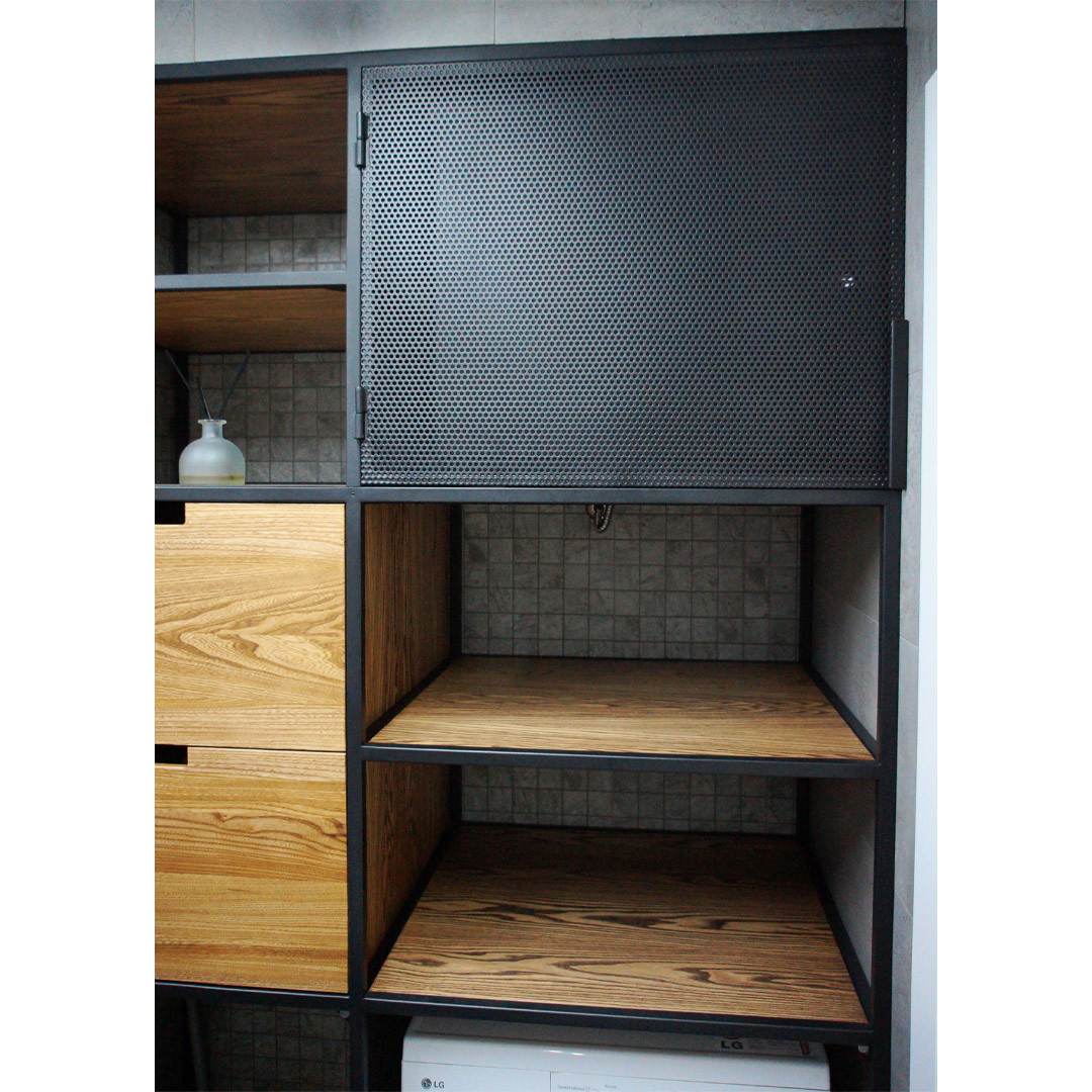 Обложка проекта: Встроенный шкаф с перфорированными дверцами