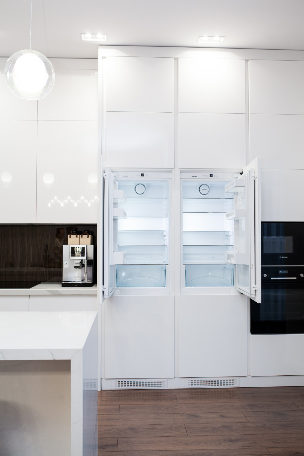 Светлая кухня в современном стиле