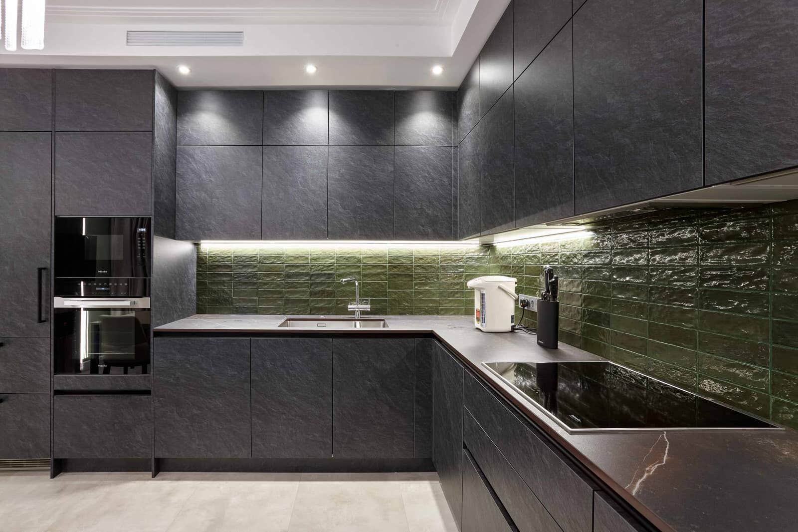 Дизайн и ремонт квартиры в ЖК «Мосфильмовский» — Бабушка и внучка