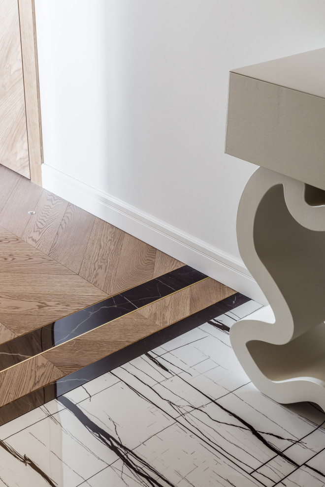 Дом с синими человечками