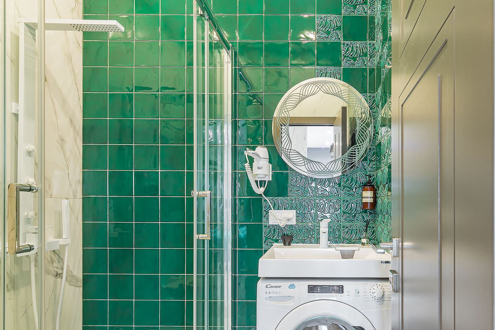 "Изумрудная роскошь" - номер в апарт-отеле KM TOWER