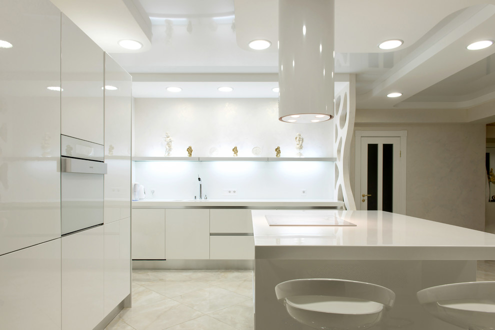 белая кухня с островом