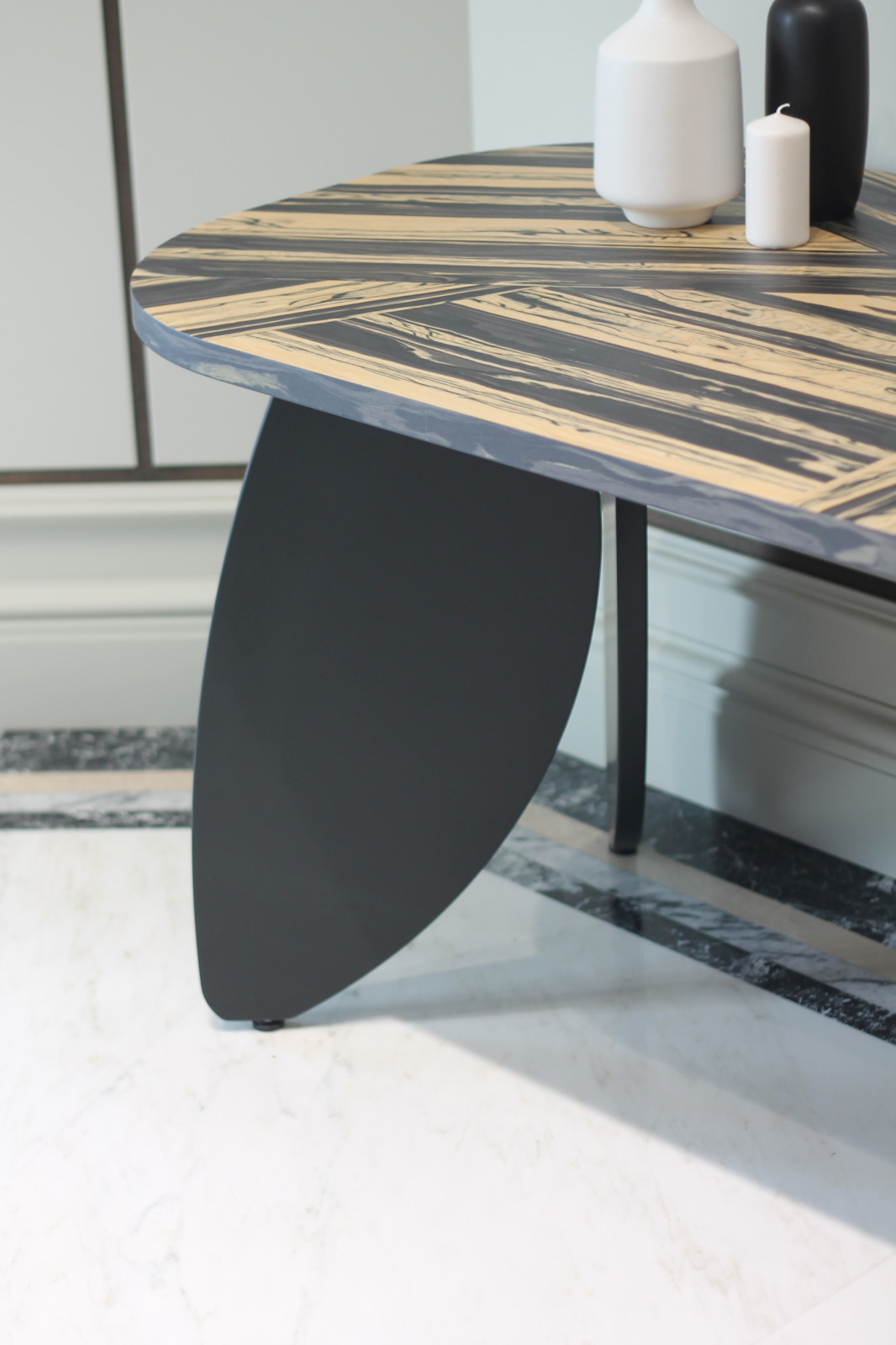 Стол обеденный