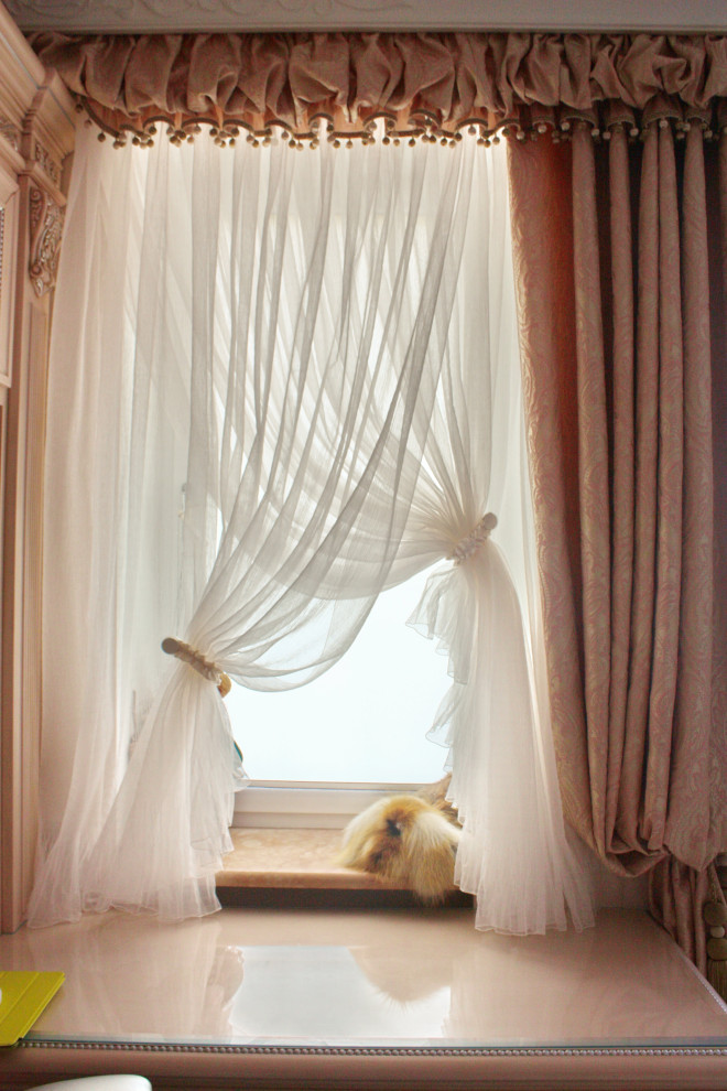 Спальни из розовой мечты: оформление кроватей; покрывала, валики, подушки