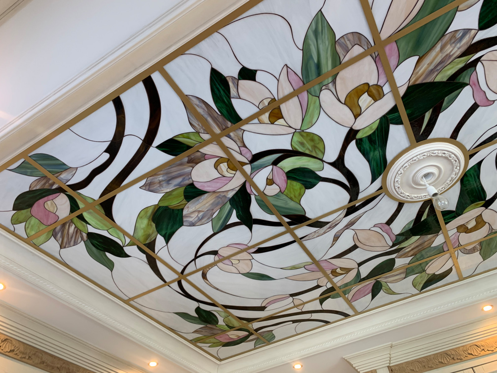 Обложка проекта: Потолочный витраж в столовой в проекте Дом в Миллениум парке.