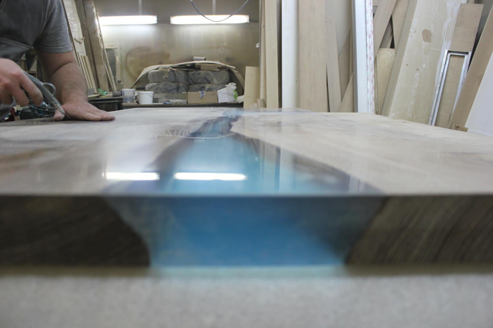 Обложка проекта: Стол залит эпоксидной смолой