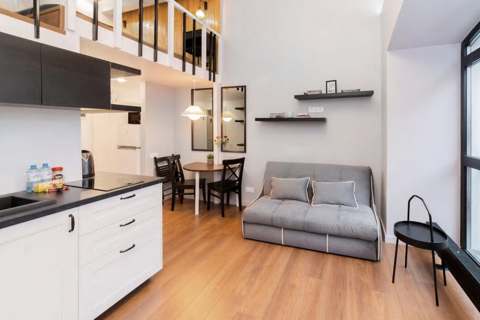 Двухэтажная студия, обшитая деревом