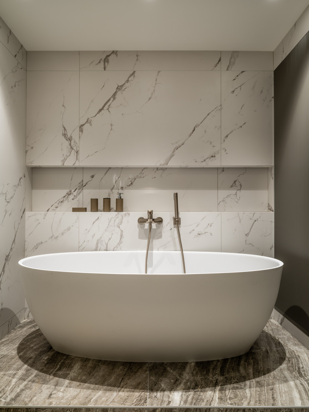 Семейная квартира в акварельных оттенках света и тени