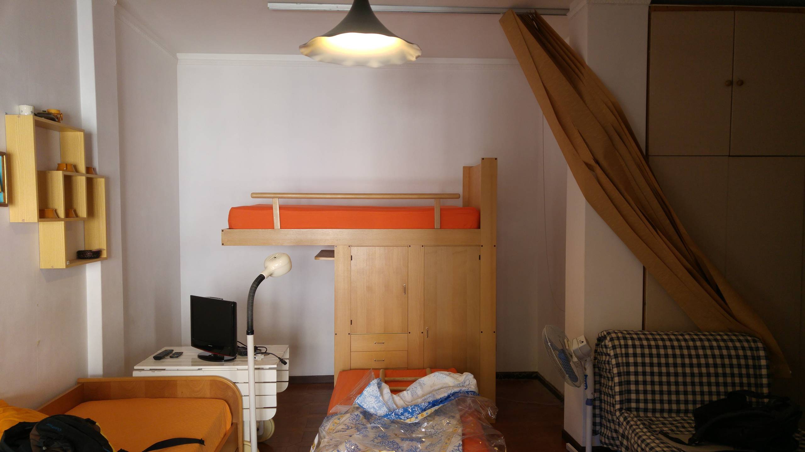 До и после: Студия с двумя спальнями... в шкафу