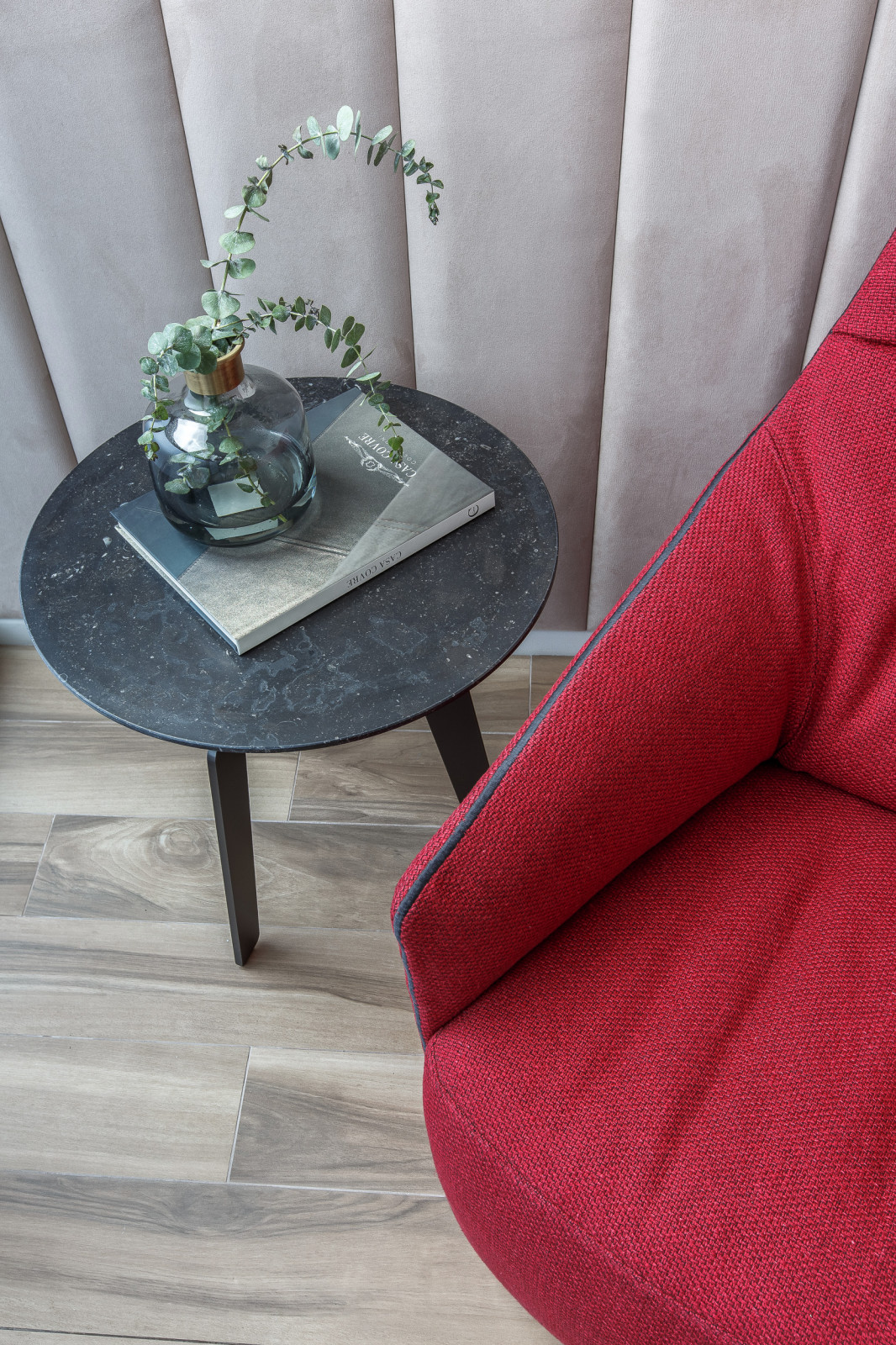 Трехкомнатная квартира в центре Петербурга