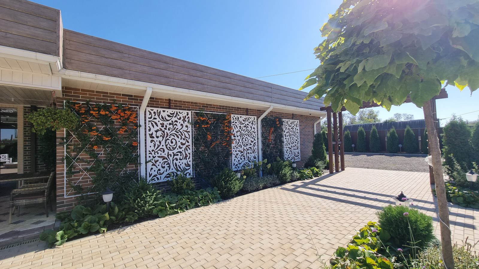 Реализация проекта "Французский дворик"