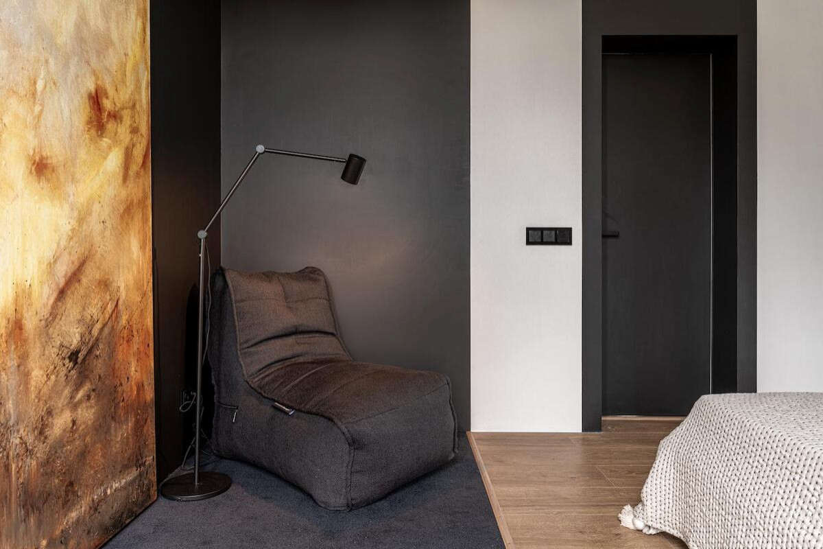 Уютное кресло в спальню