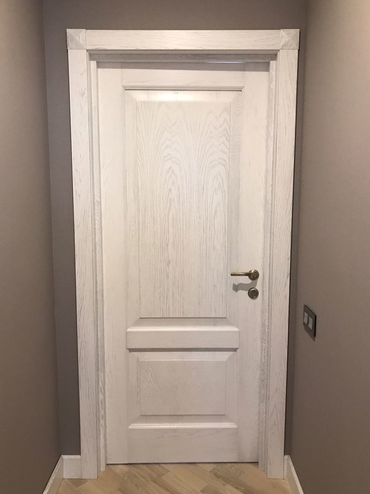 Дверь из массива дуба Belorawood модель Эпир 2 белая дверь с патиной серебо