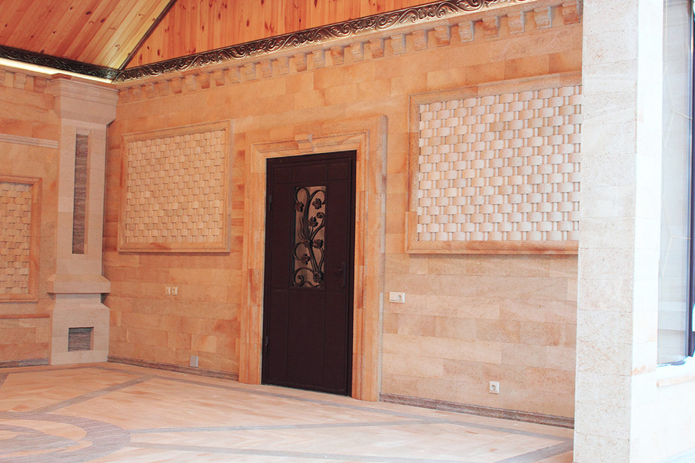 Облицовка природным камнем комплекса для отдыха с беседкой.