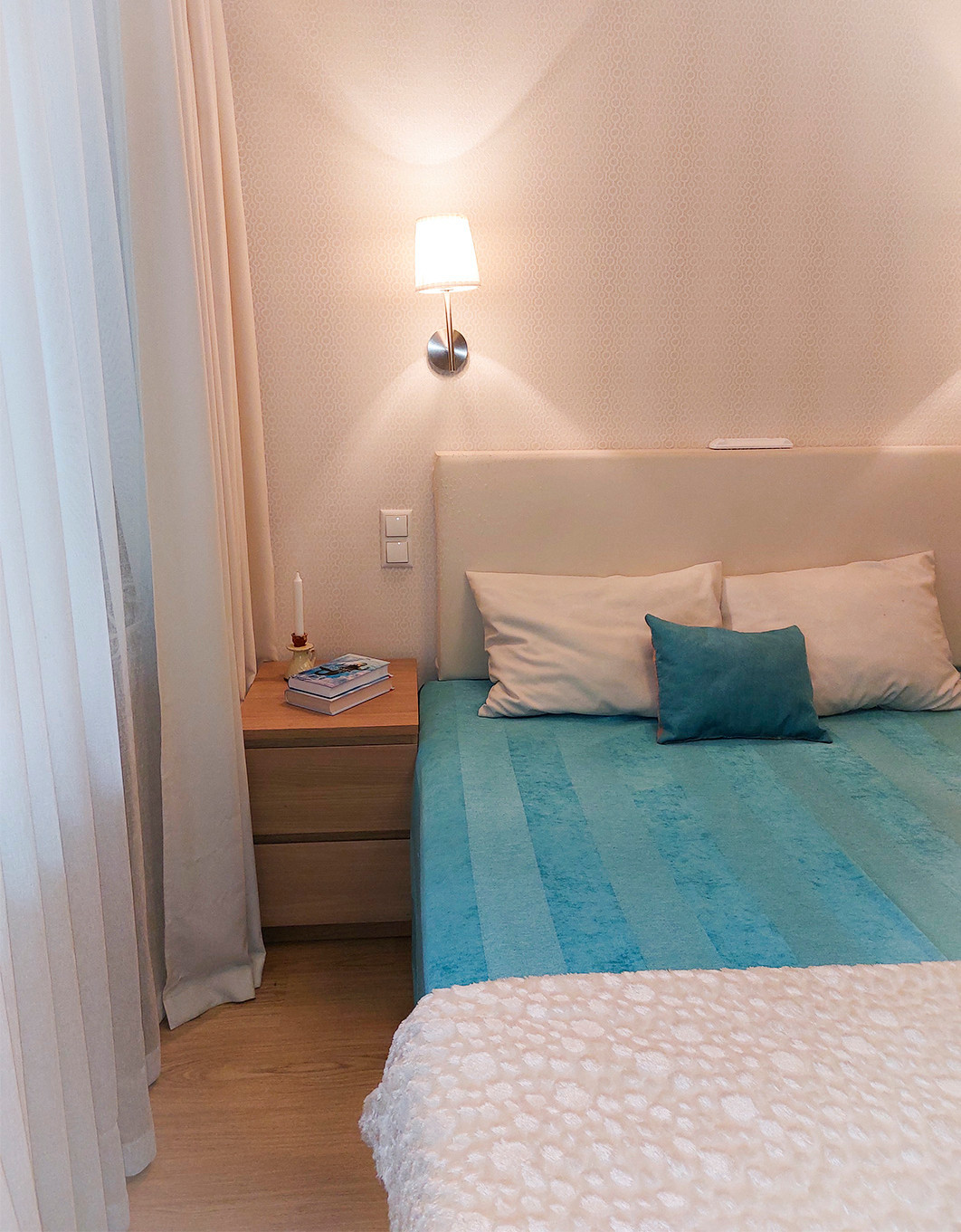 Квартира с бирюзовыми акцентами