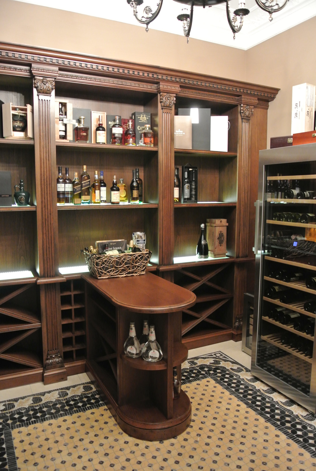 Винный погреб из бука / Beech Wine Cellar.