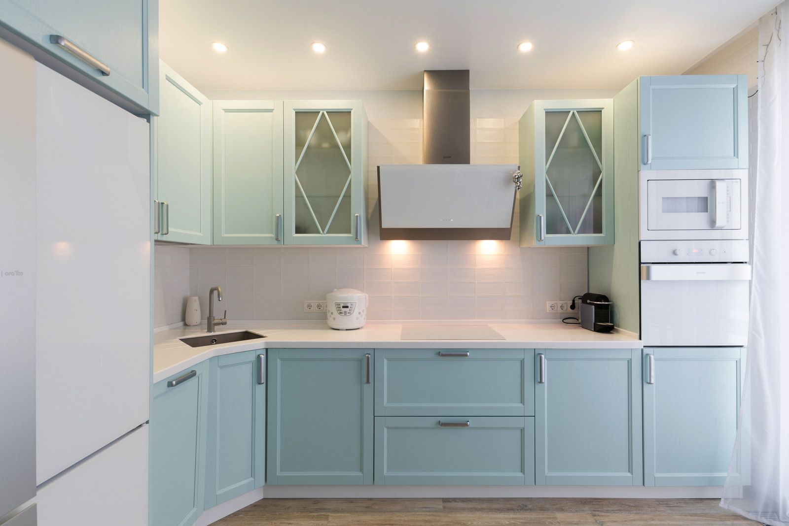 Обложка проекта: Мятная кухня с рамочными фасадами