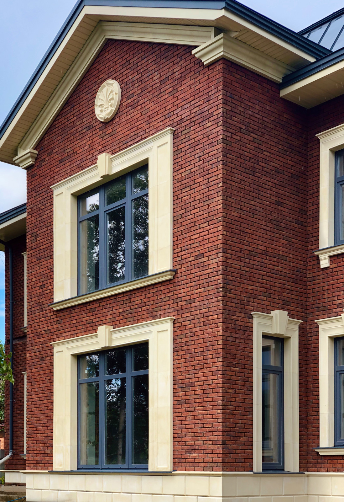 Классический дом с ризалитами на Новой Риге