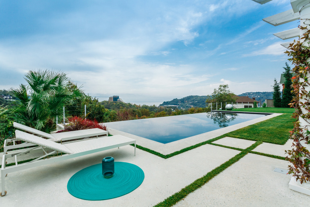 Бассейн переливного типа •Infinity• в Сочи.