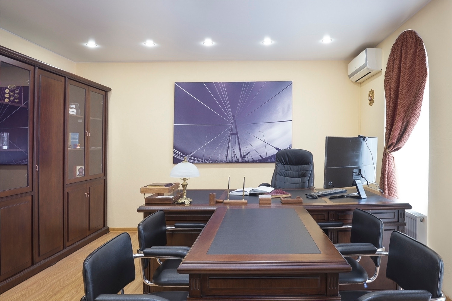 СТРОГОСТЬ И СТАТУС