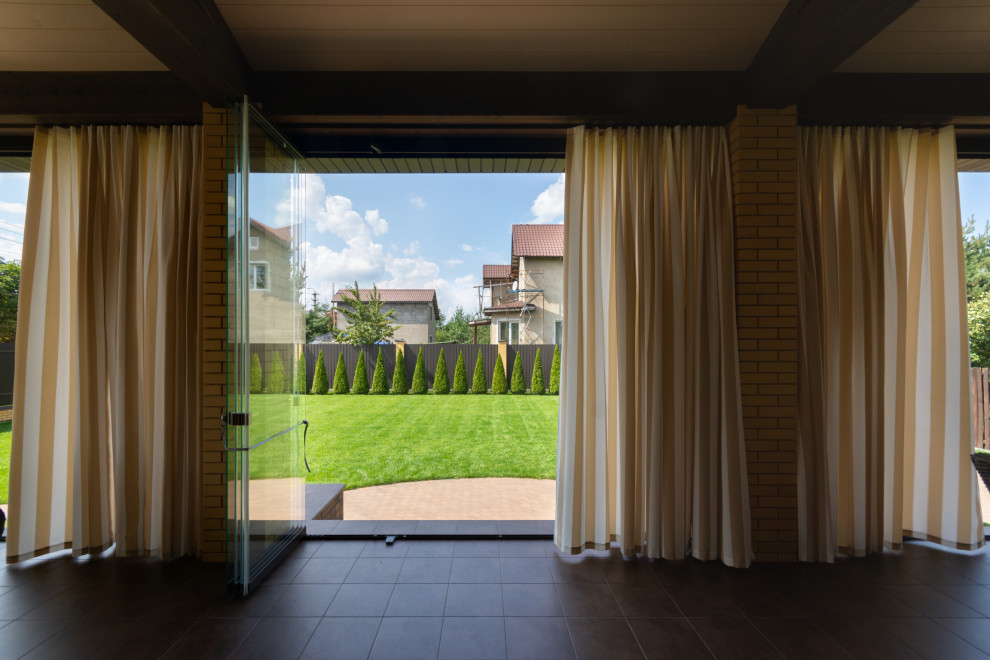 Обложка проекта: Классическая терраса с безрамным остеклением