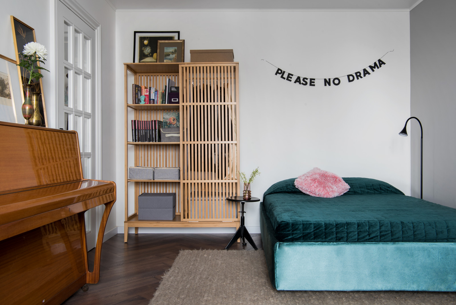 Обложка проекта: Кухня в однушке превратилась в кабинет