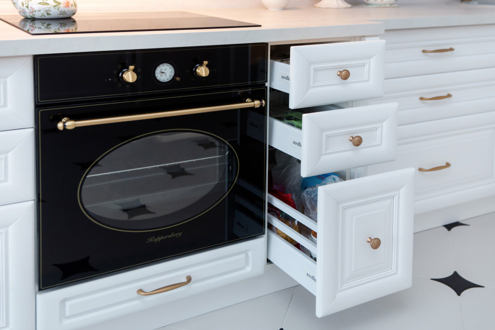 Классическая кухня из массива бука