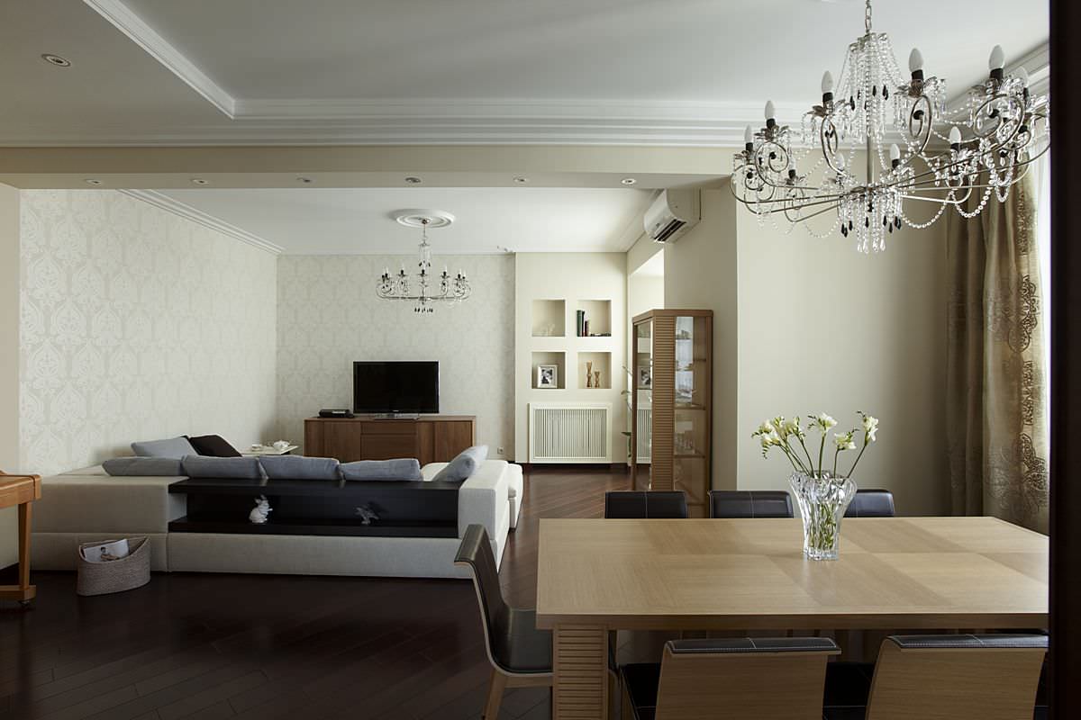 по обе стороны стекла