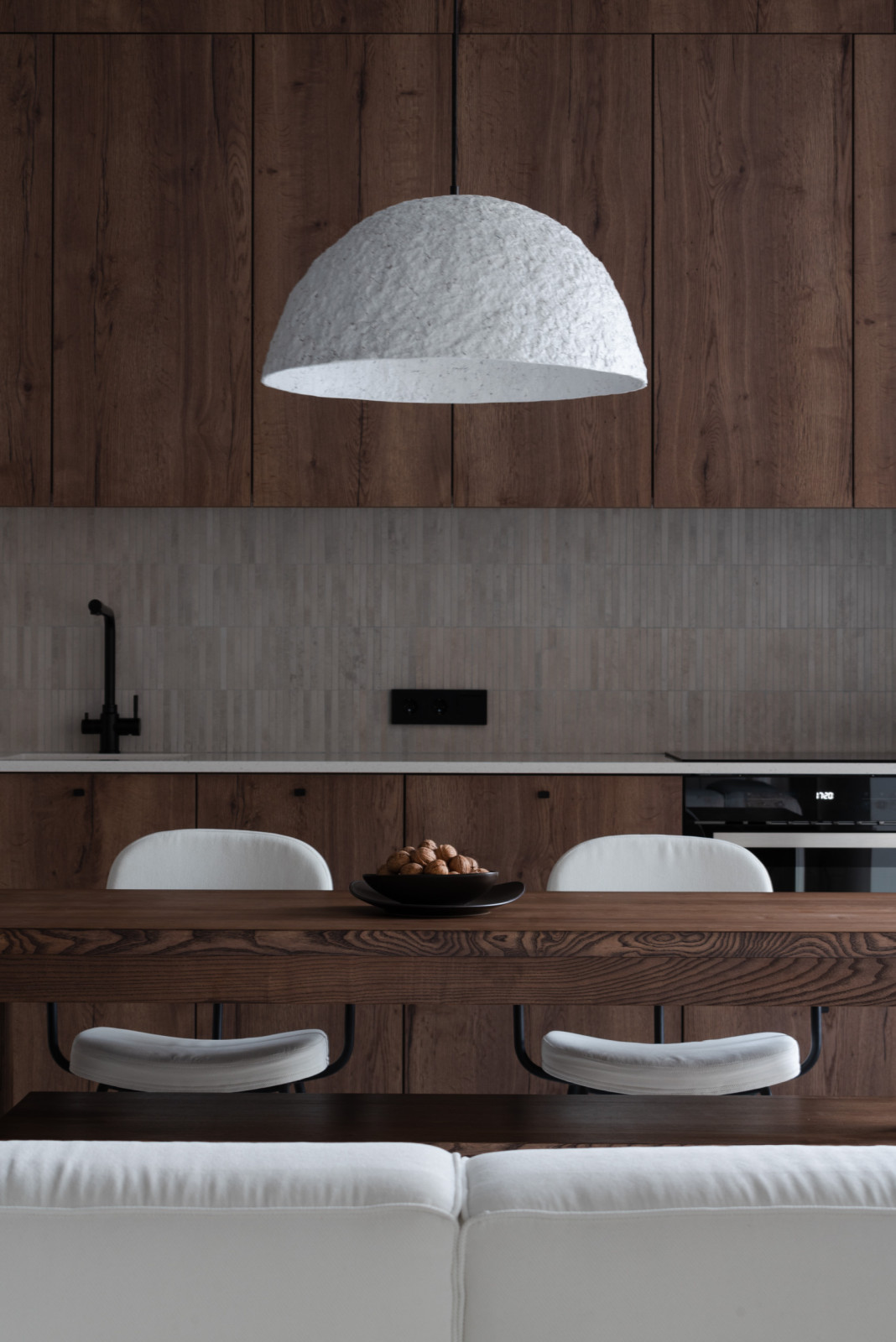 Houzz тур: Квартира для пары — с бетоном и остеклённой ванной