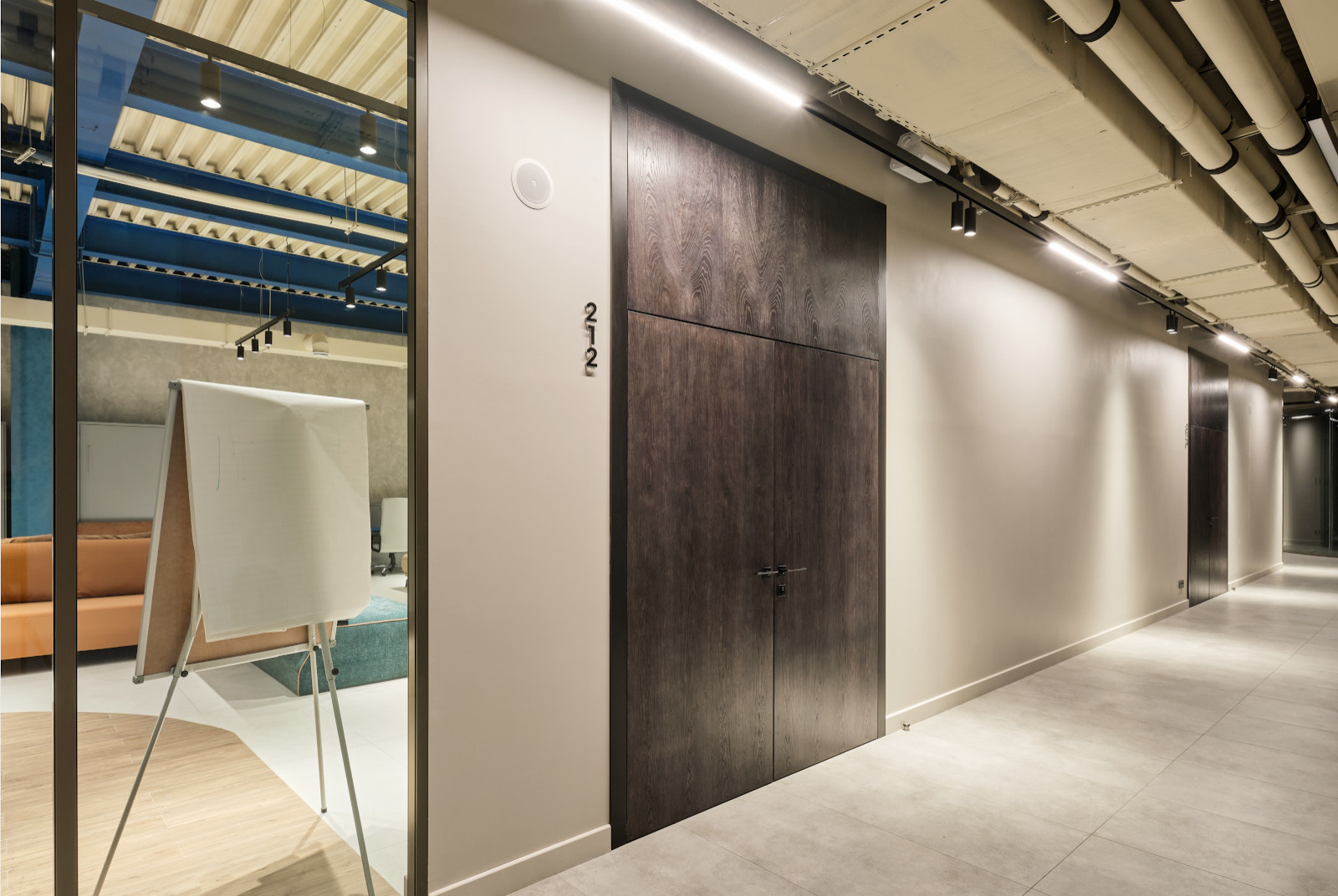 Высокие дубовые двери. 100% массив дуба.