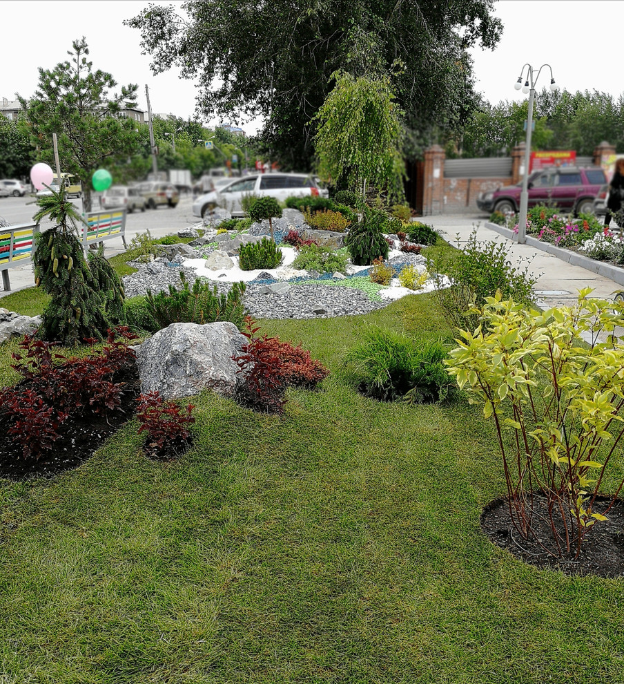 Озеленение площадки перед торговым центром.