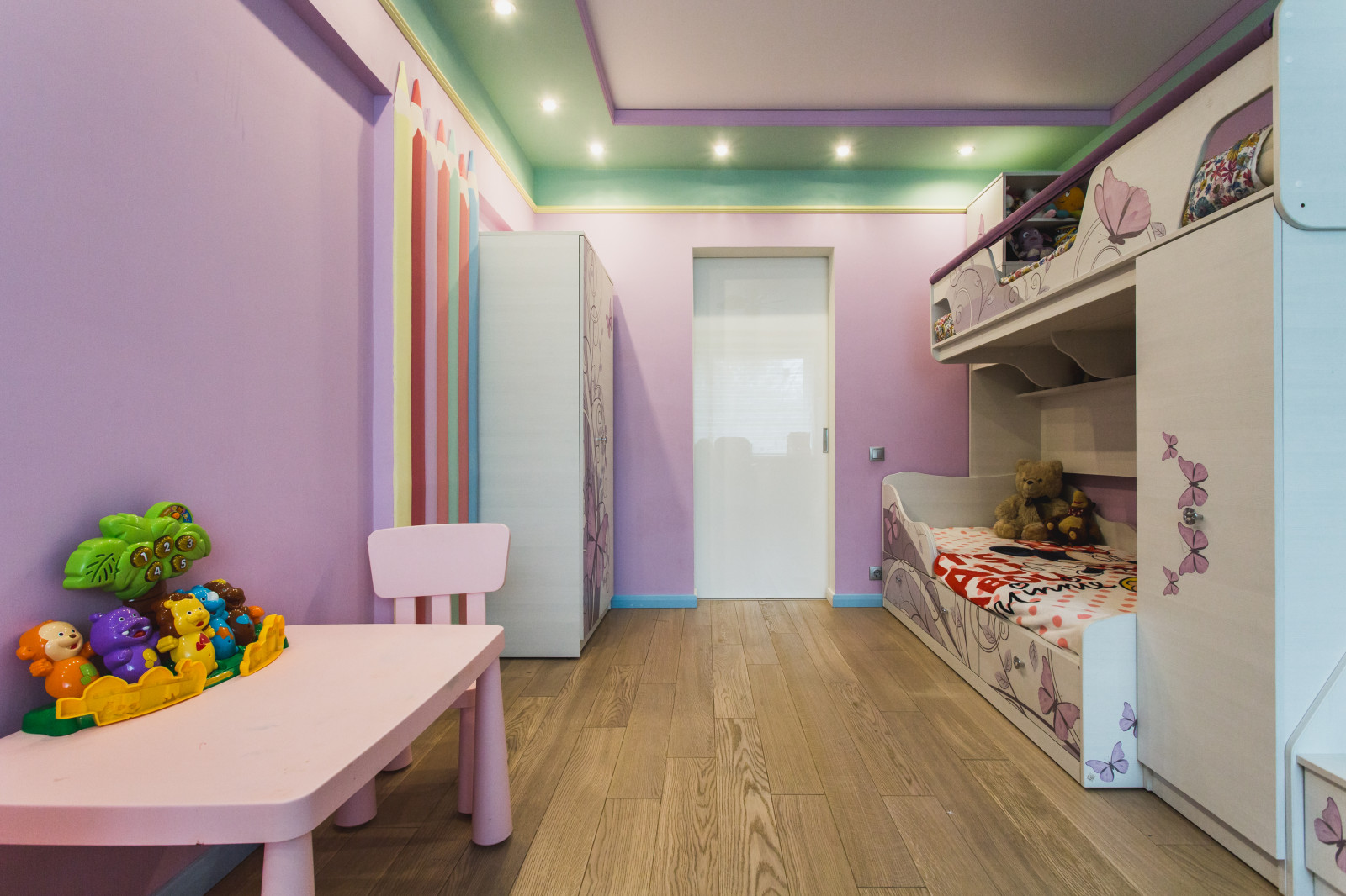 Обложка альбома: Интерьер детской