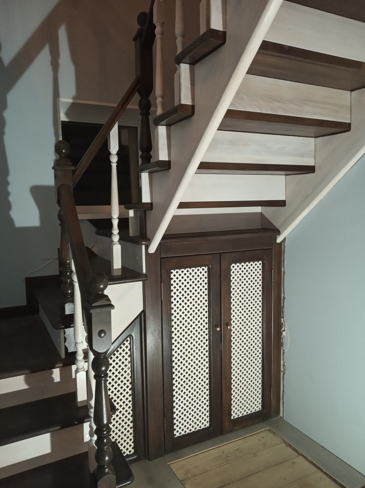 Лестница трехмаршевая из бука