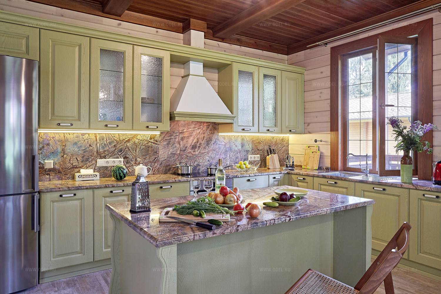 Кухня в деревянном доме
