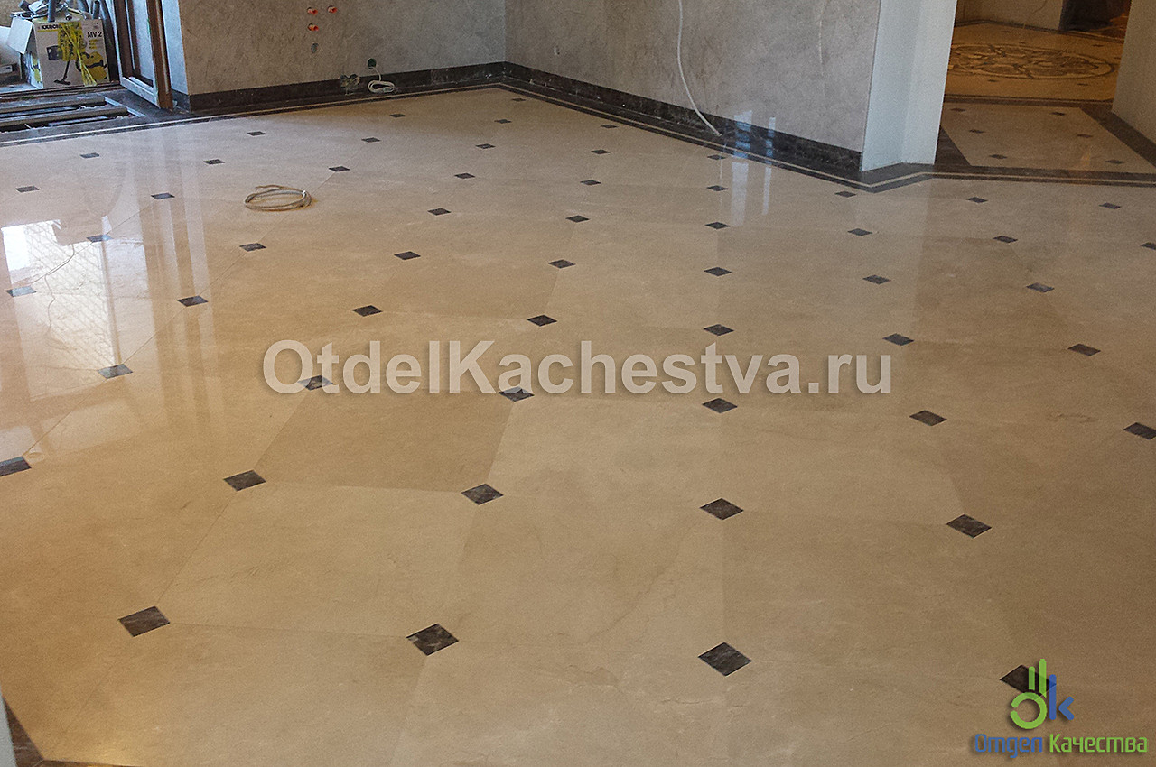 Укладка мрамора в кухне-столовой