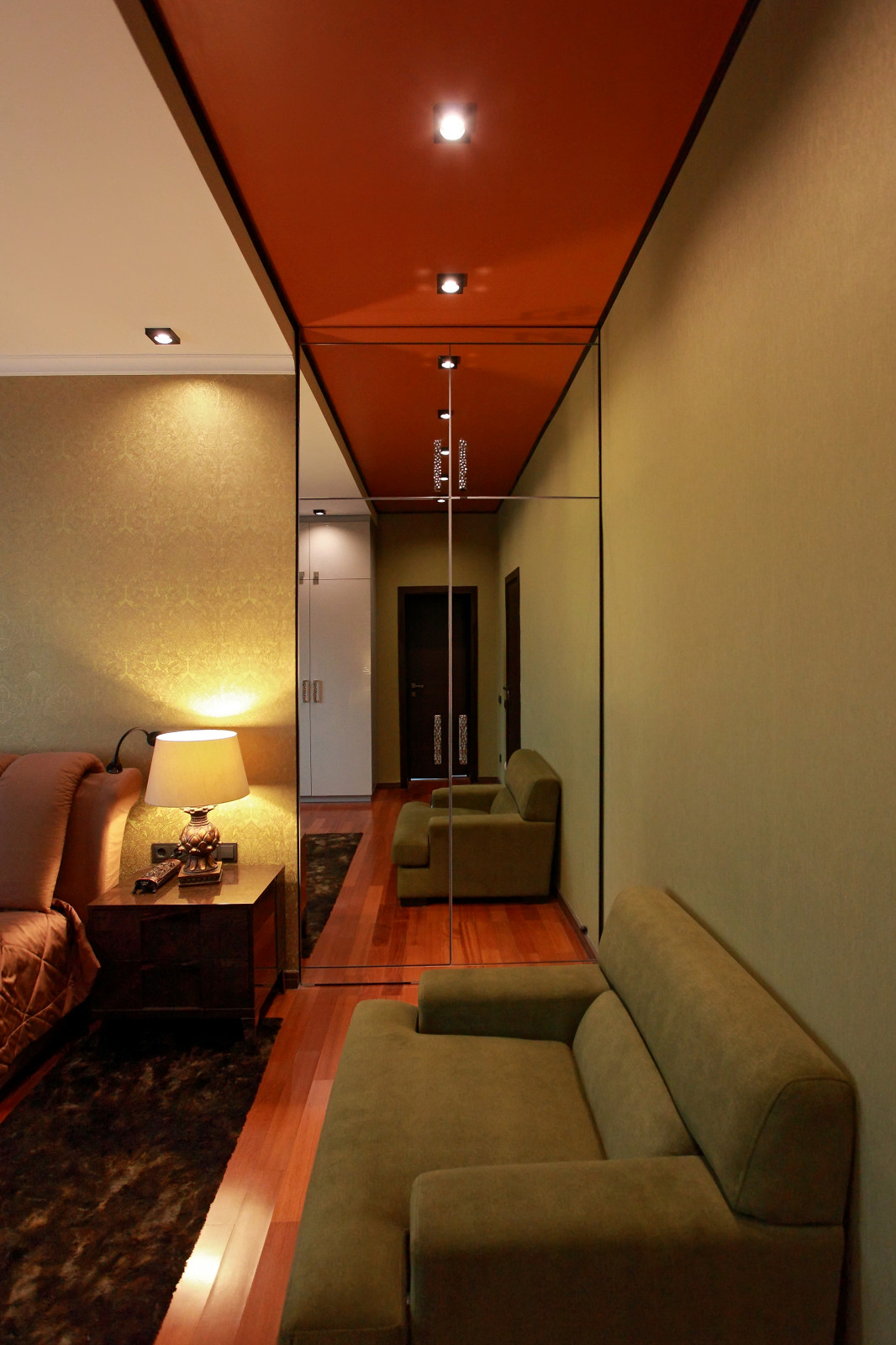 Зеленый диван и новая жизнь интерьера